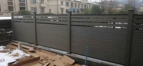 Tấm hàng rào WPC chịu thời tiết 200 X 200 Mm Eco Tấm hàng rào composite màu xám ngoài trời